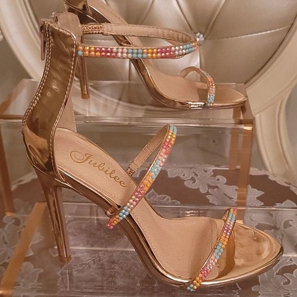 Jubilee Heels - Picture 1 of 6